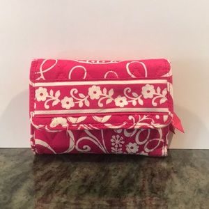 Very Bradley Euro Wallet in Twirly Birds Pink